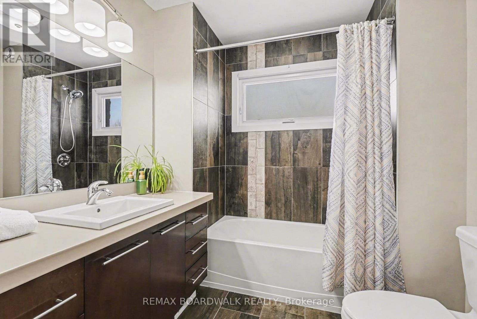 87 COBBLESTONE DRIVE Image 25