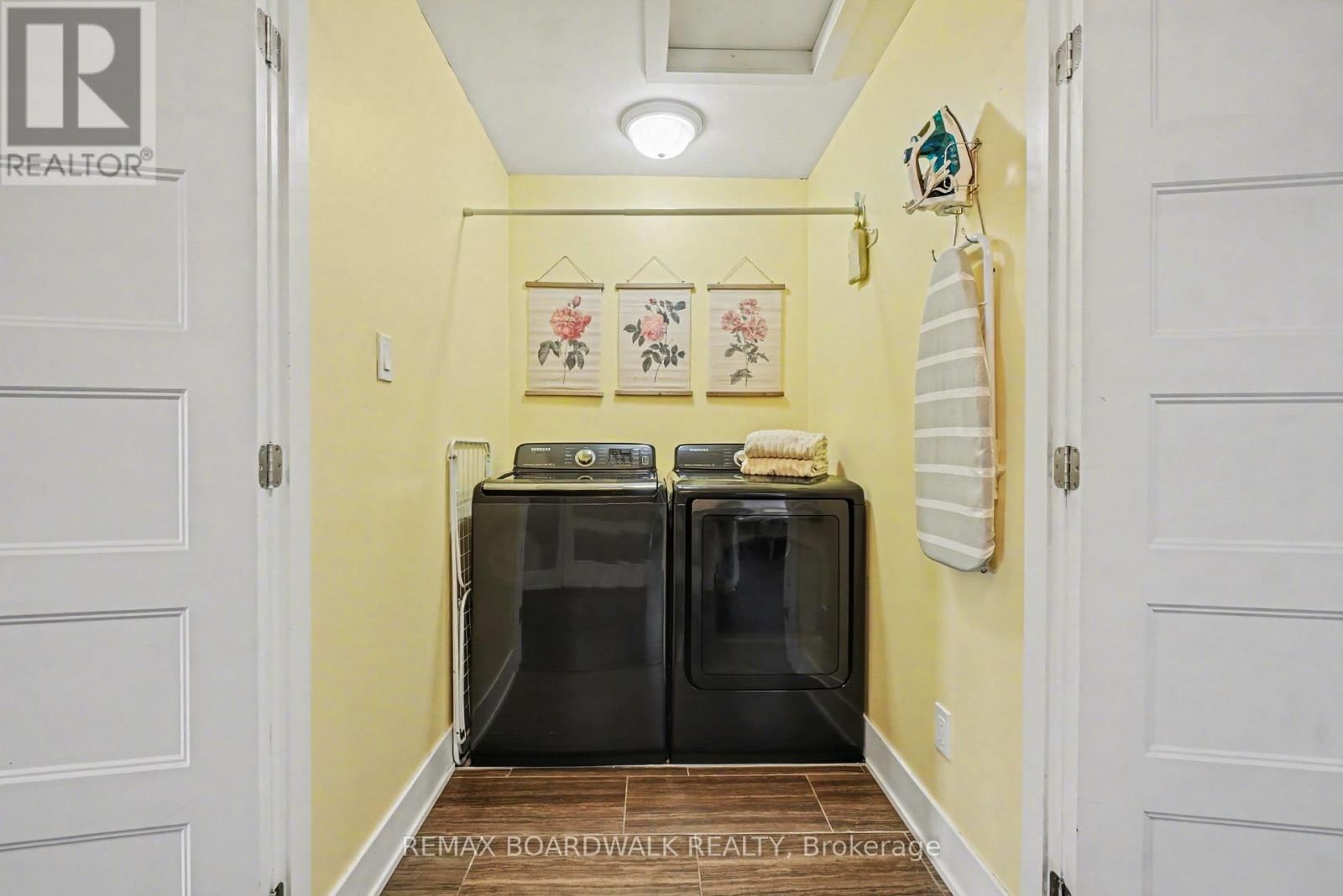 87 COBBLESTONE DRIVE Image 26