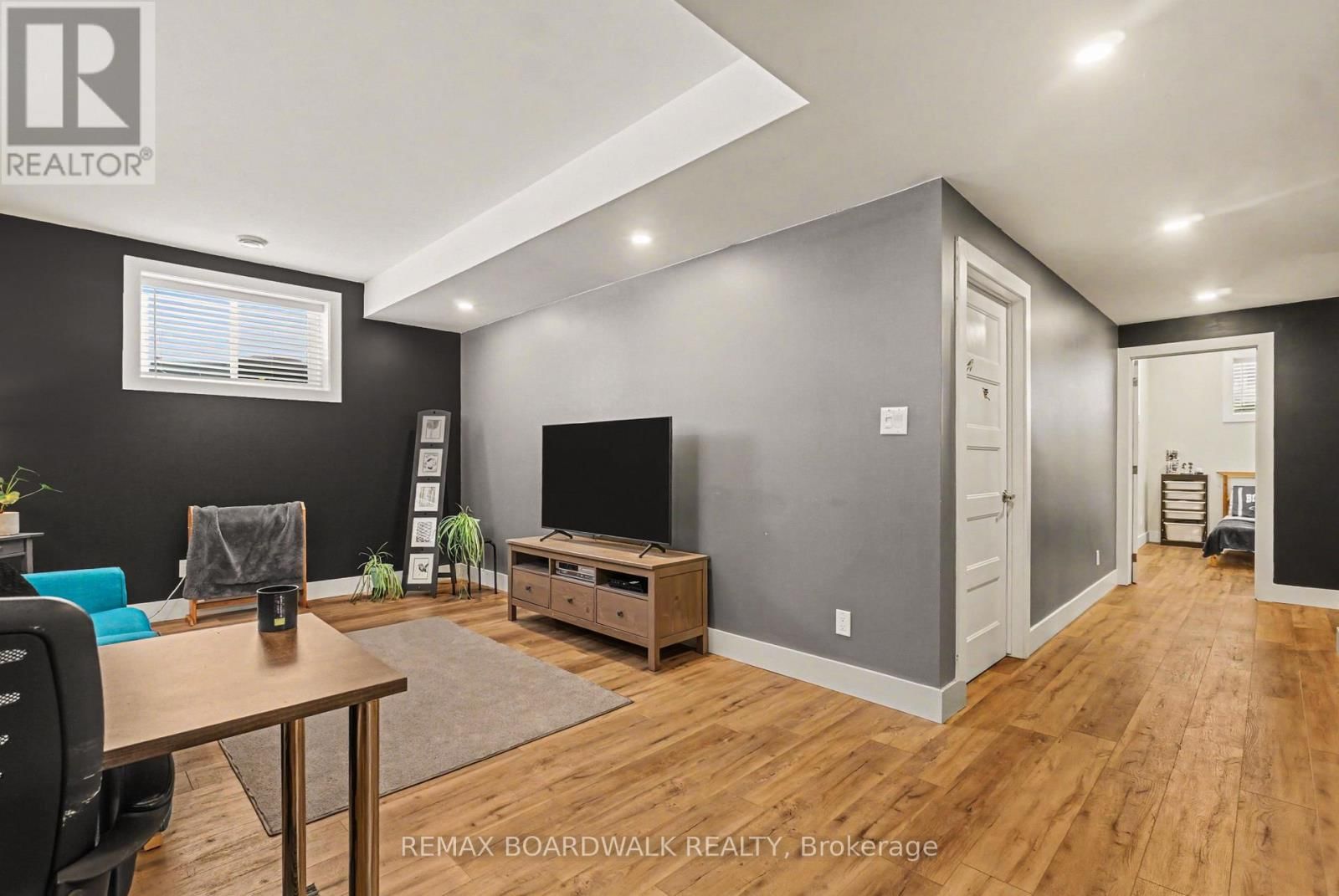 87 COBBLESTONE DRIVE Image 28