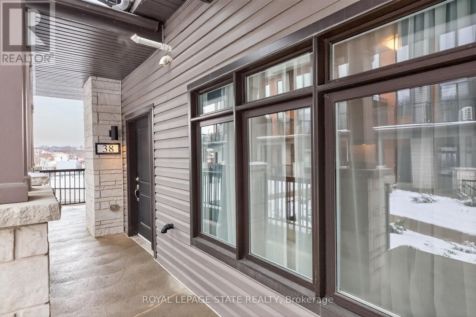 38 - 2 WILLOW STREET Image 27