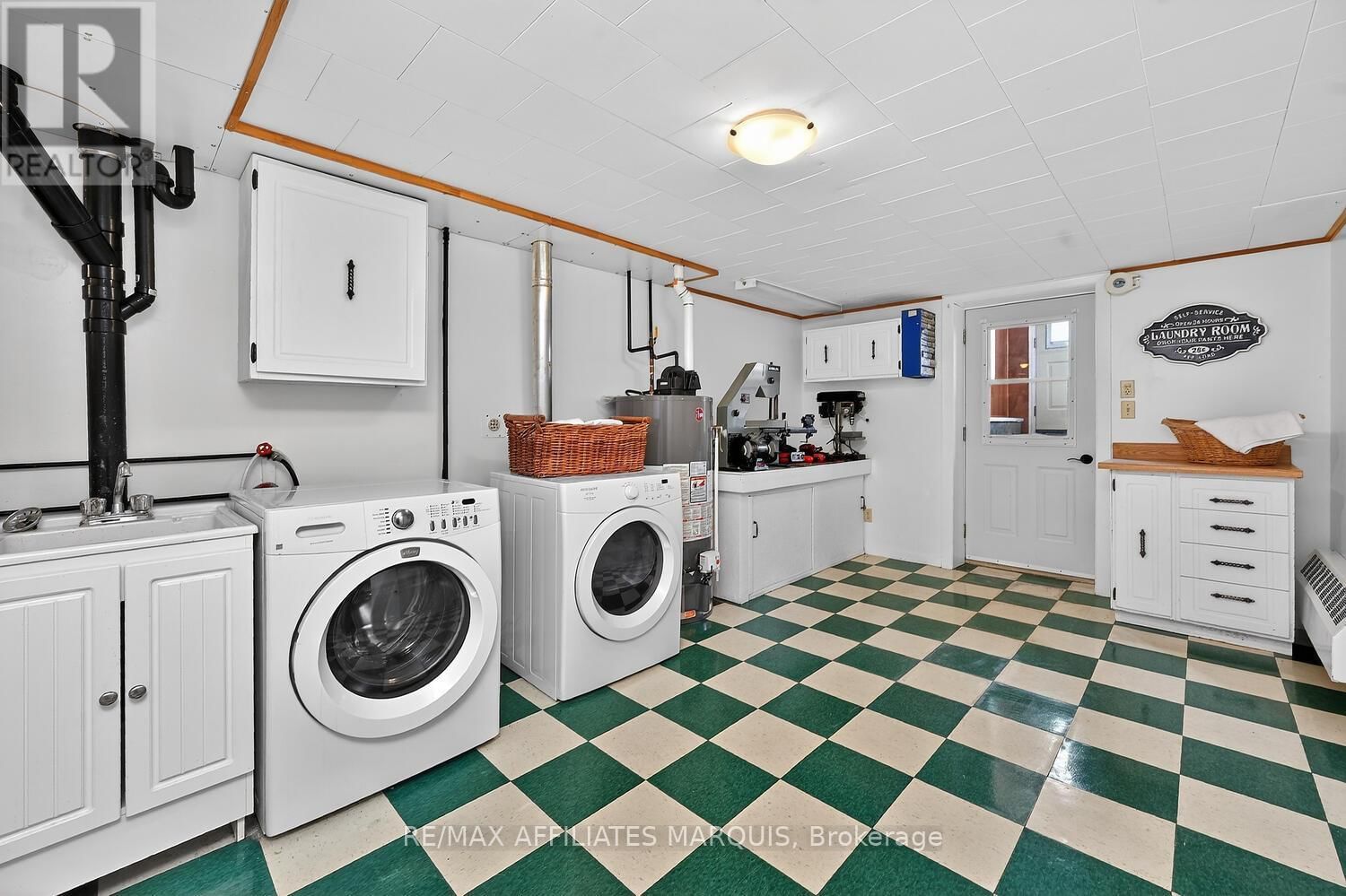 228 BROCKVILLE STREET Image 38