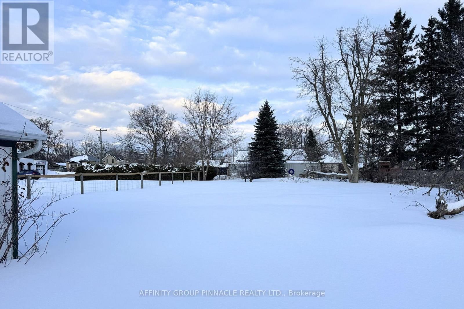 118 LINDSAY STREET SOUTH Image 27