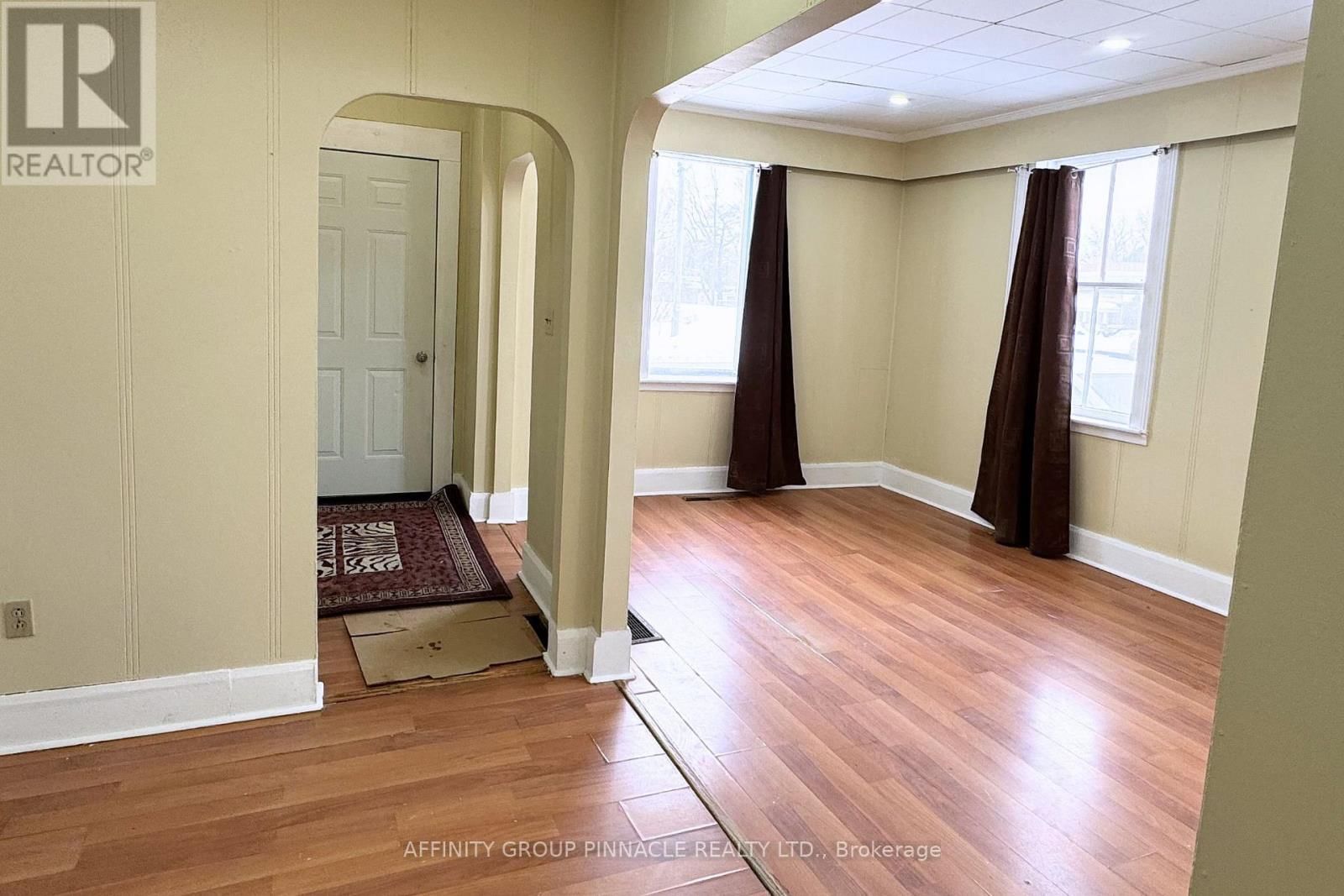 118 LINDSAY STREET SOUTH Image 8