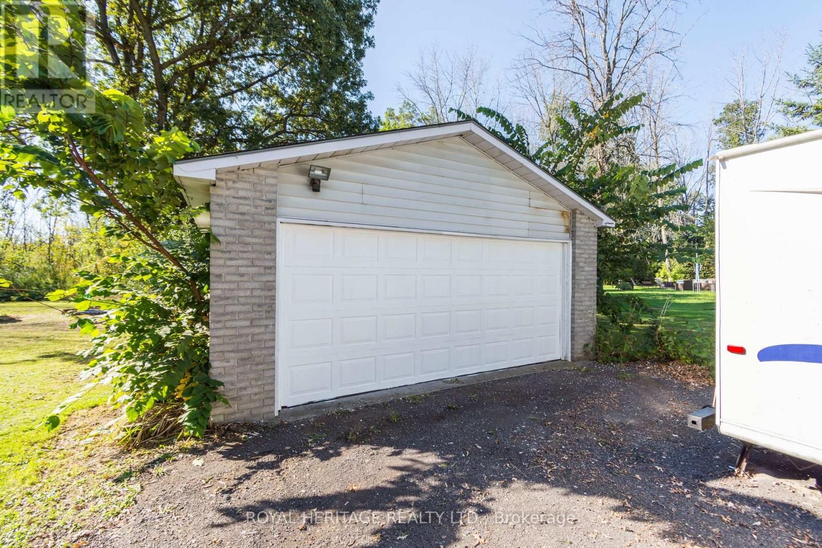 444 LAZIER ROAD Image 1