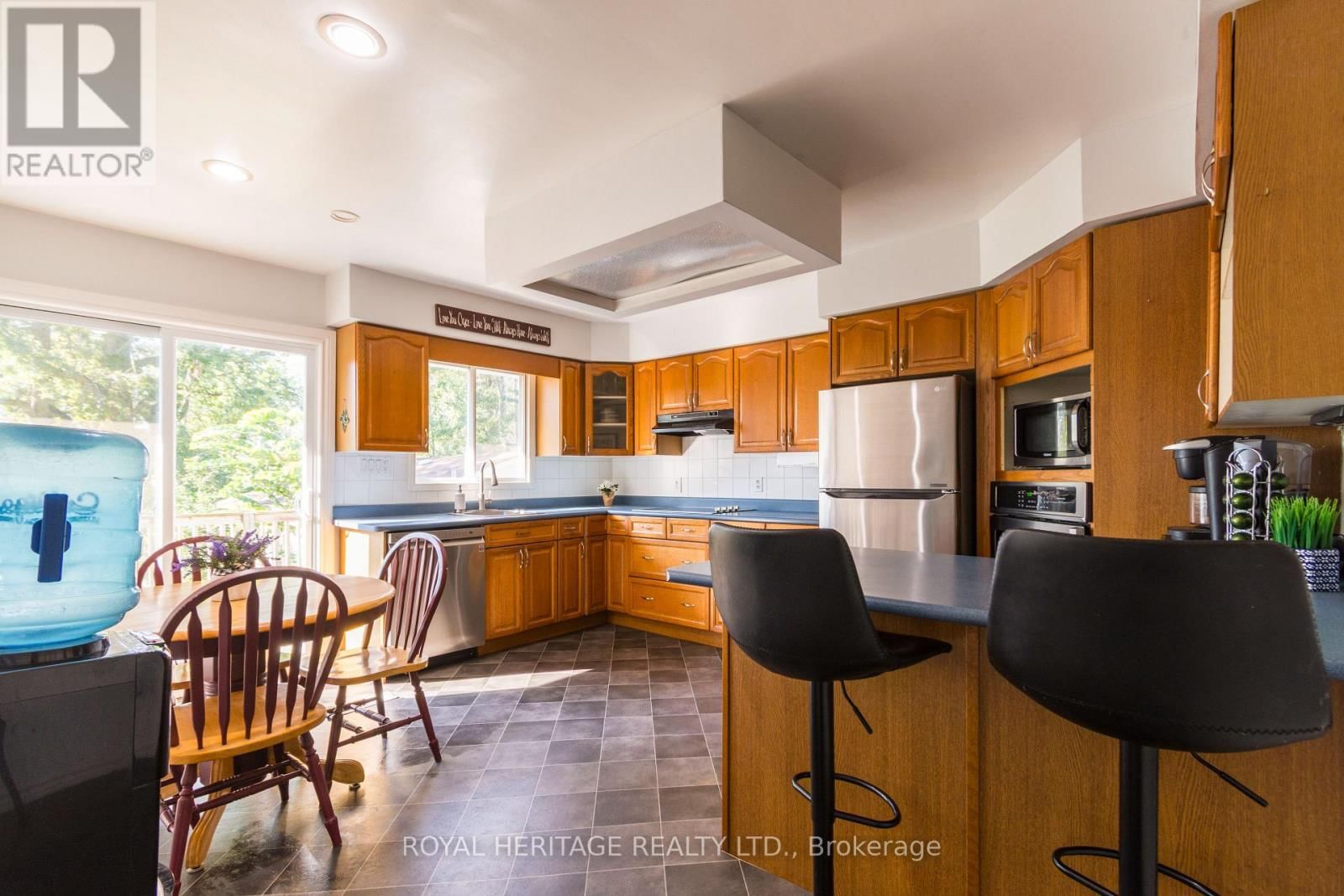 444 LAZIER ROAD Image 10