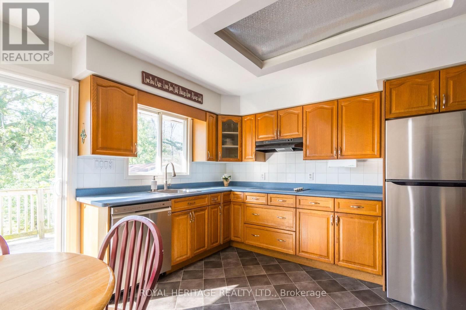 444 LAZIER ROAD Image 11