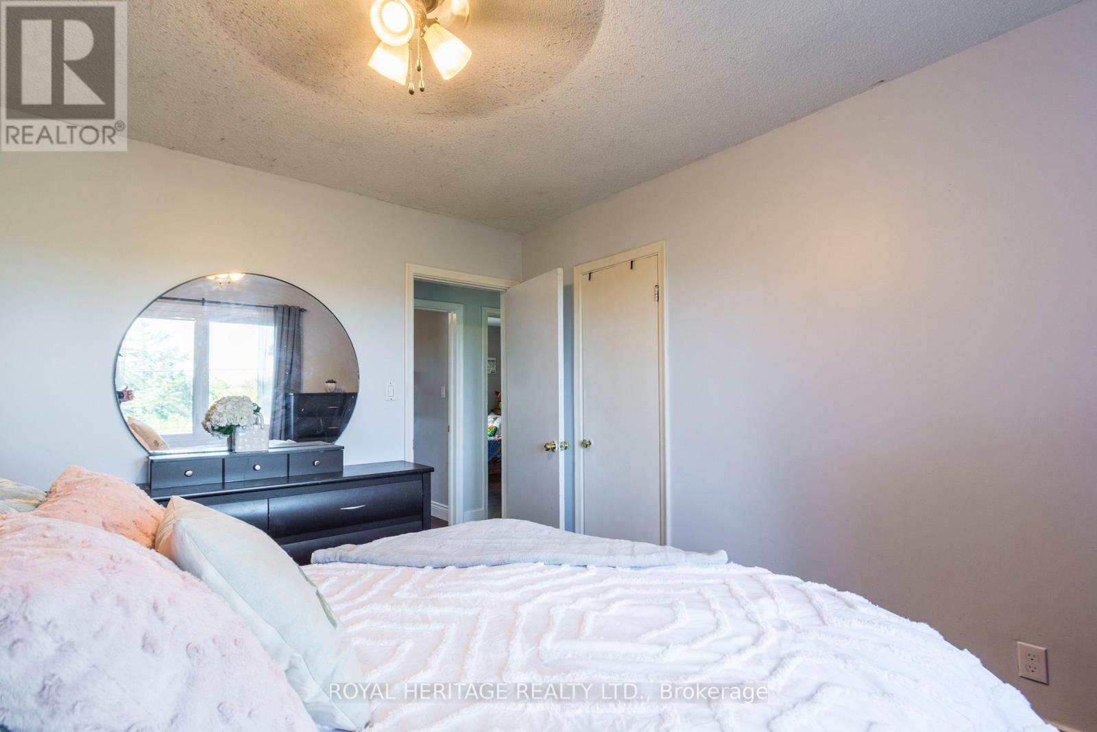 444 LAZIER ROAD Image 16