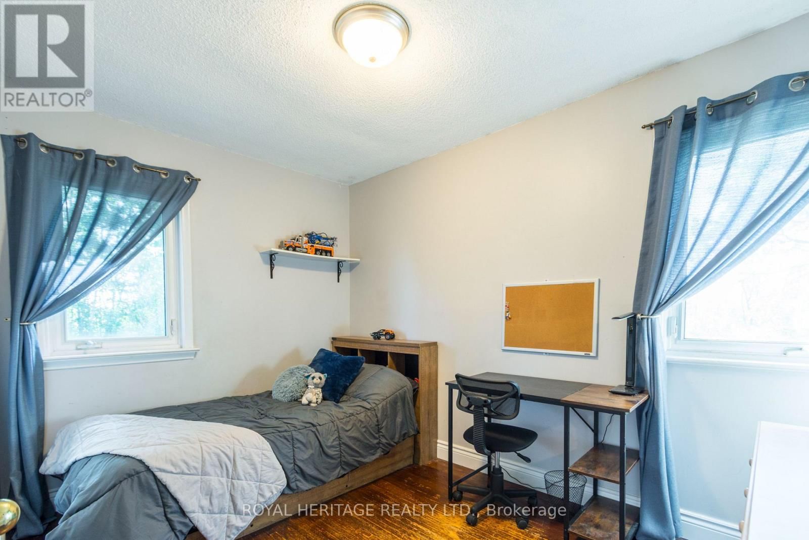 444 LAZIER ROAD Image 18