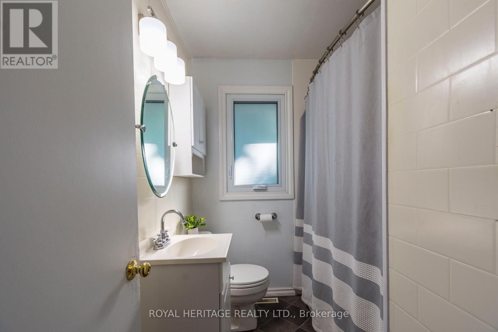 444 LAZIER ROAD Image 19