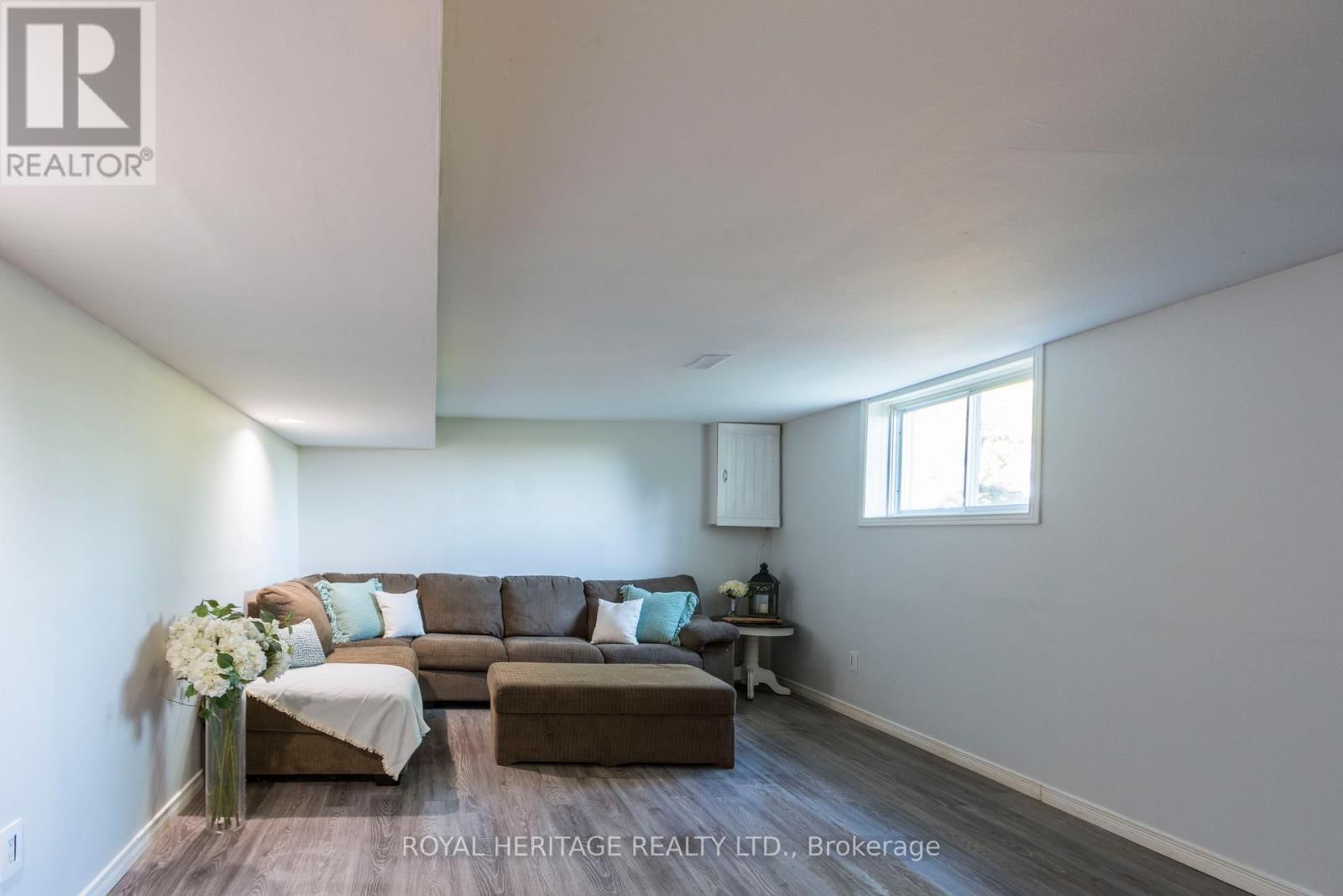 444 LAZIER ROAD Image 20