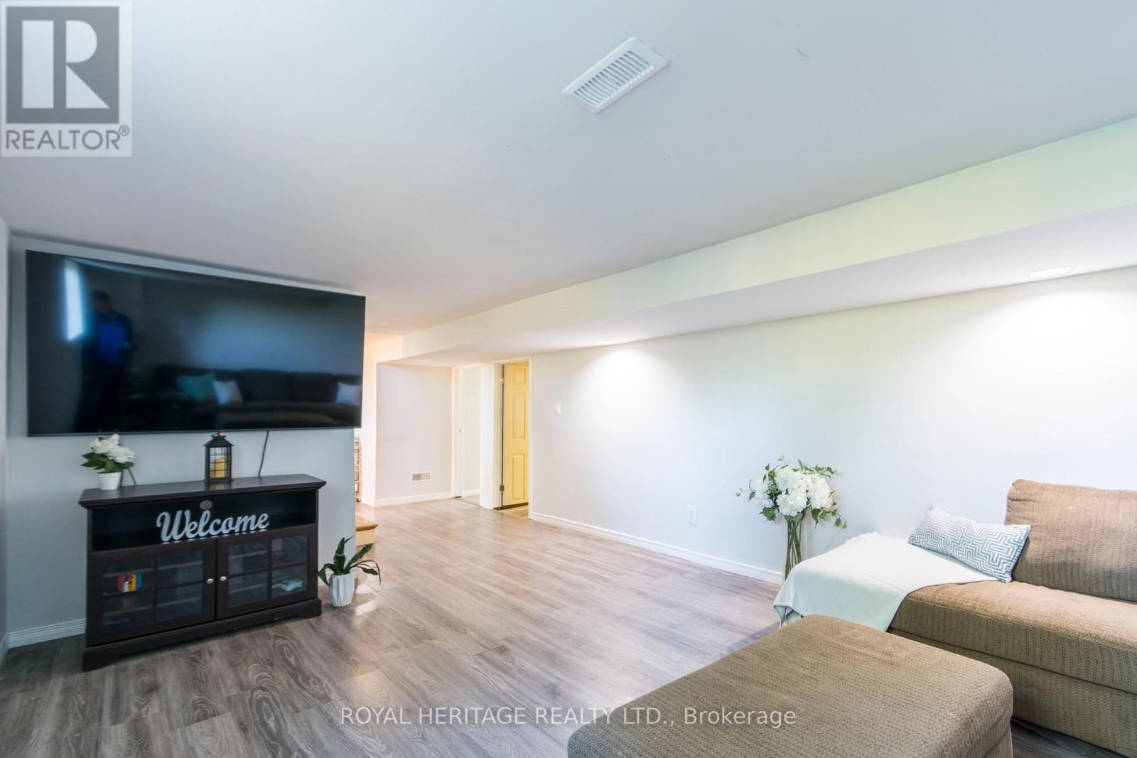 444 LAZIER ROAD Image 21