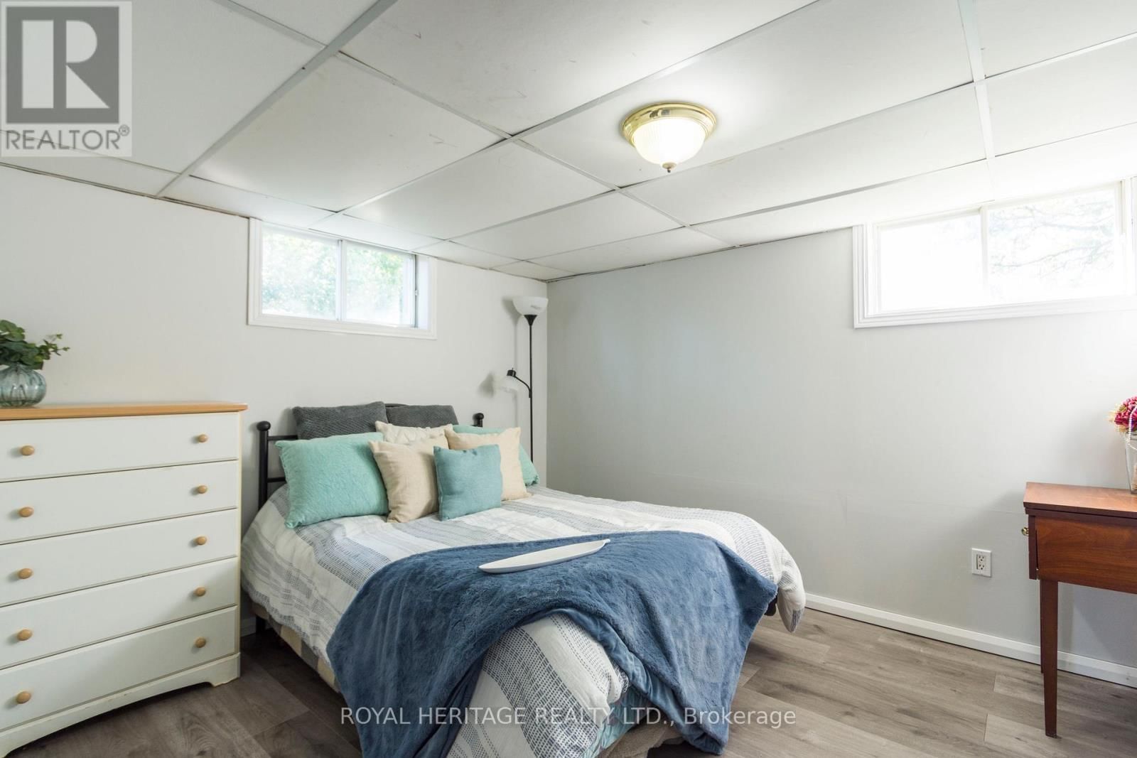 444 LAZIER ROAD Image 23