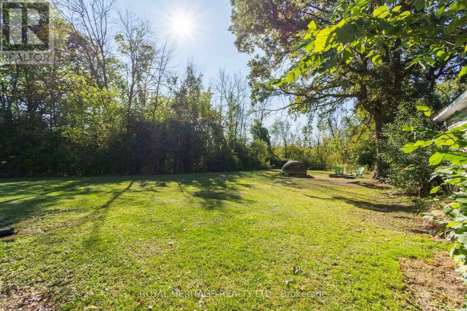 444 LAZIER ROAD Image 25