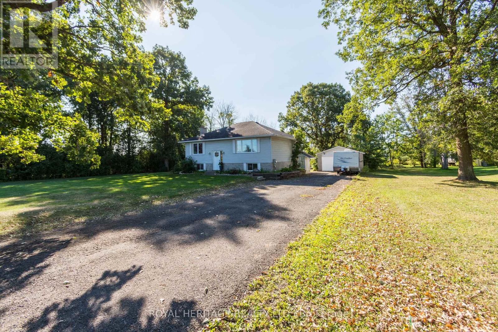 444 LAZIER ROAD Image 3