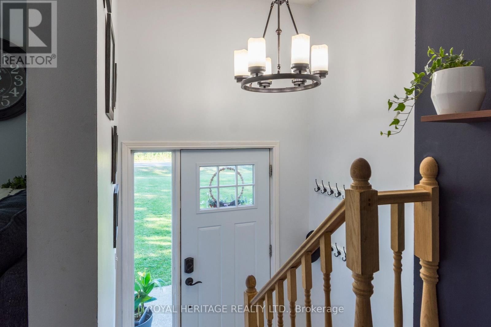 444 LAZIER ROAD Image 5