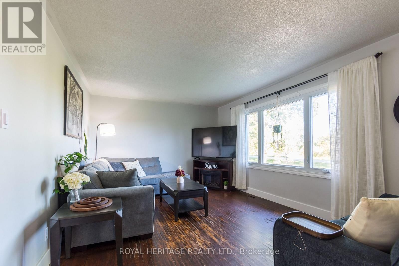 444 LAZIER ROAD Image 6