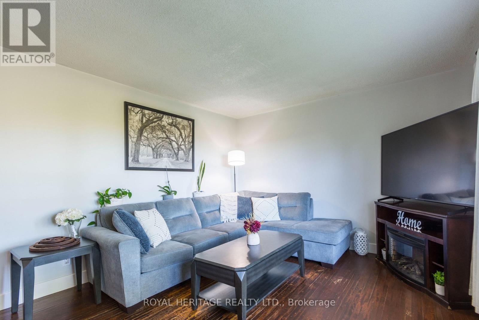 444 LAZIER ROAD Image 8