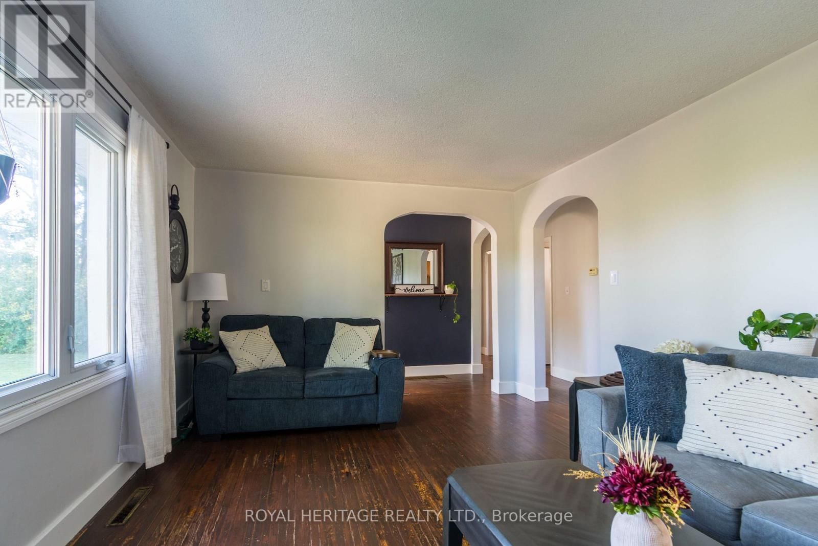 444 LAZIER ROAD Image 9