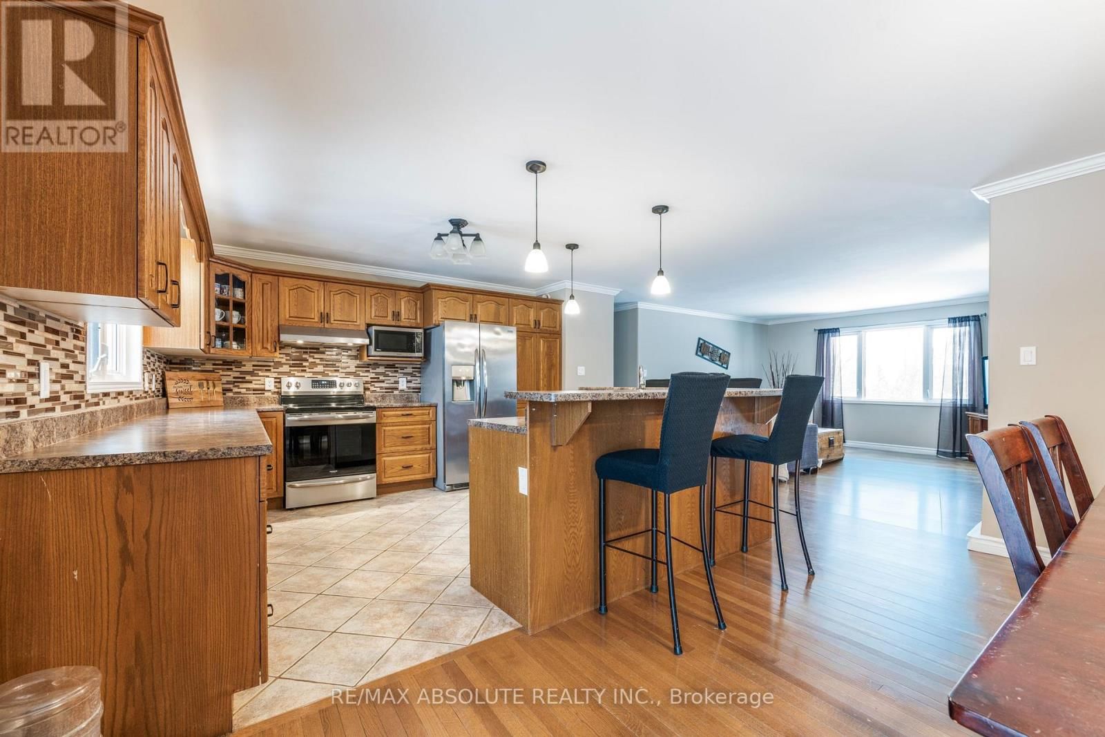 7 RACHELLE CRESCENT Image 12