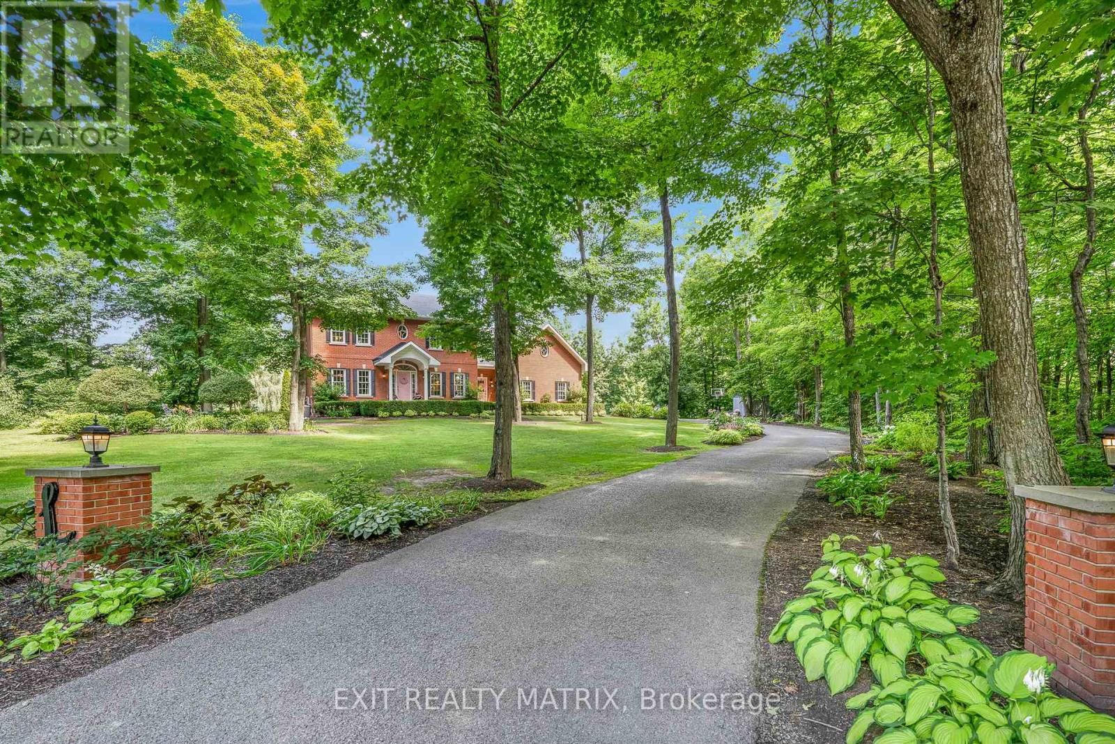 1271 GEORGES VANIER DRIVE Image 1