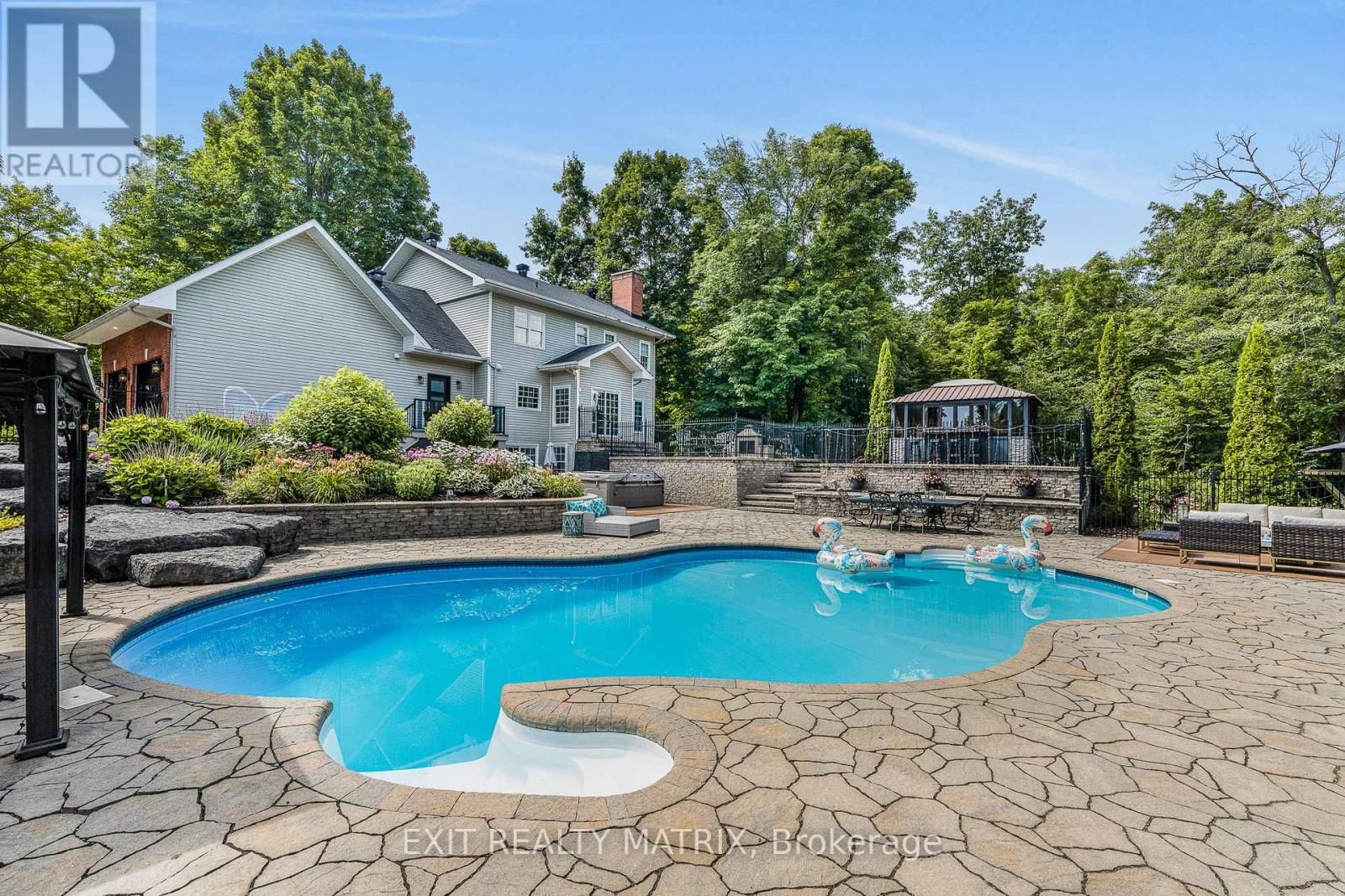 1271 GEORGES VANIER DRIVE Image 39