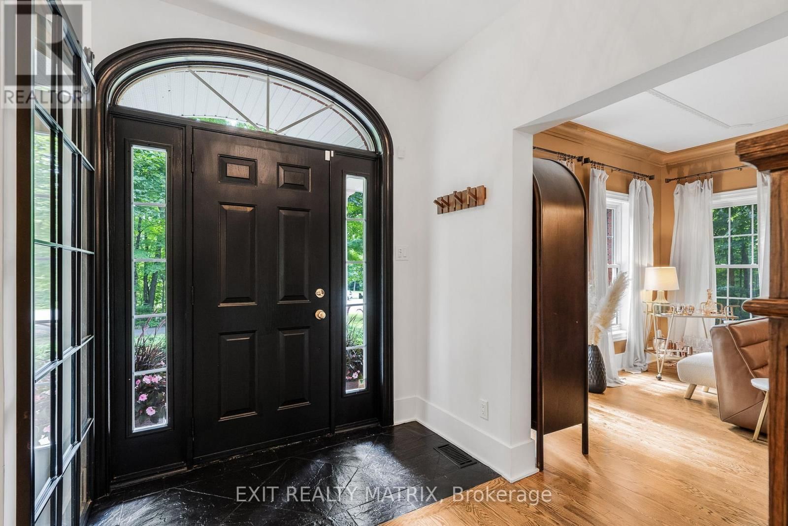 1271 GEORGES VANIER DRIVE Image 4