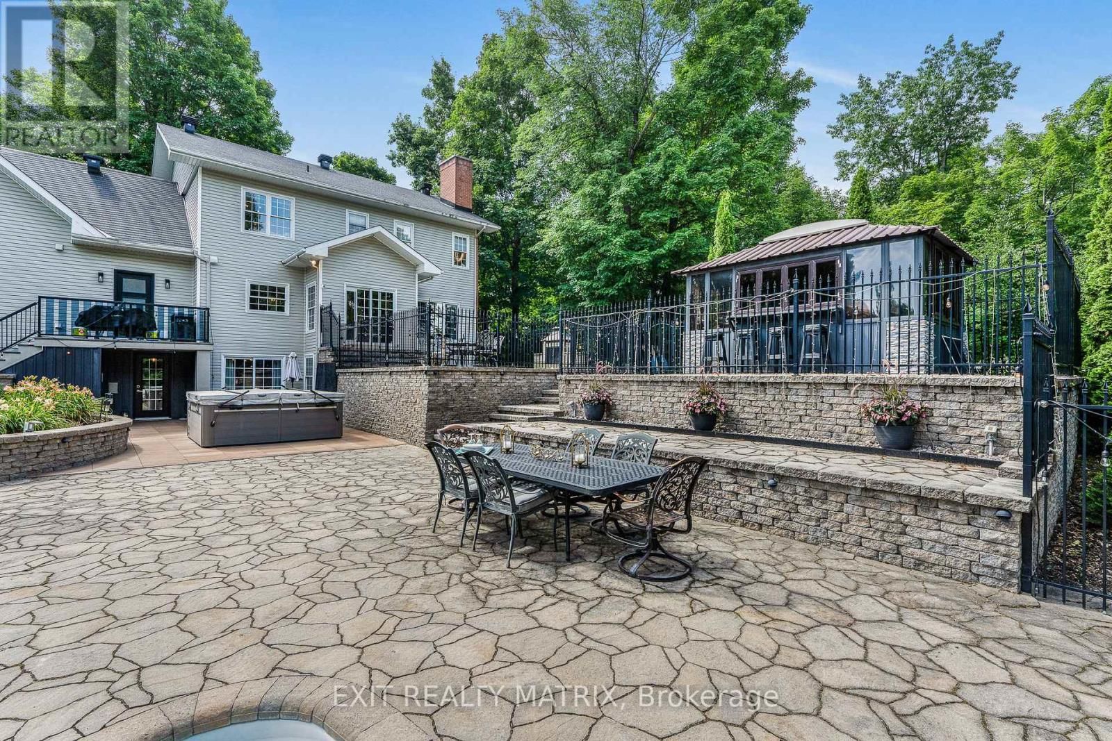 1271 GEORGES VANIER DRIVE Image 40