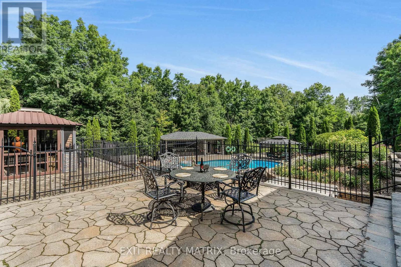 1271 GEORGES VANIER DRIVE Image 44