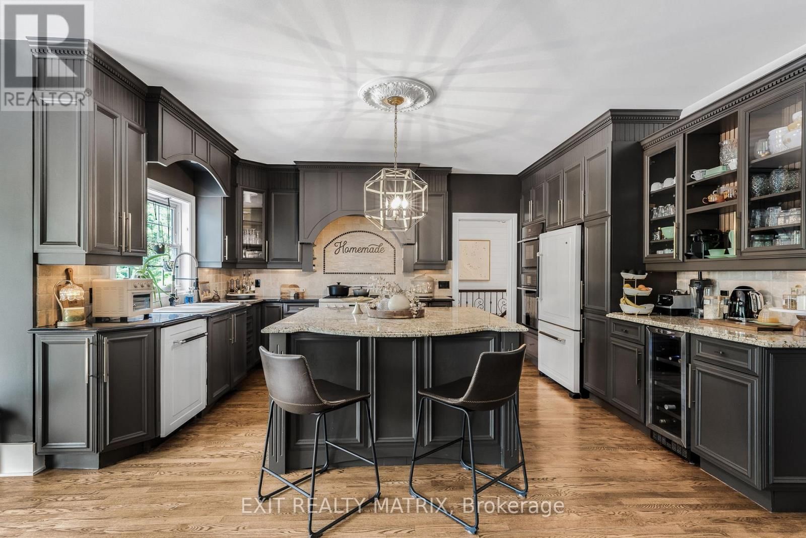 1271 GEORGES VANIER DRIVE Image 8