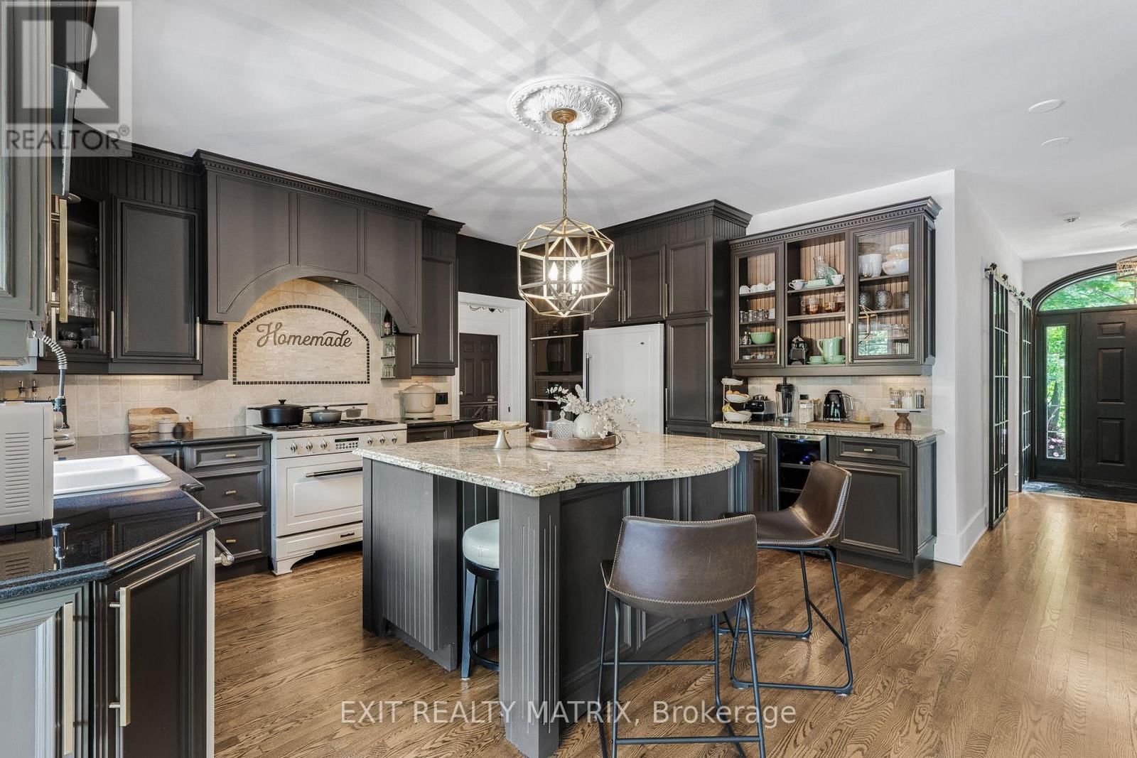 1271 GEORGES VANIER DRIVE Image 9