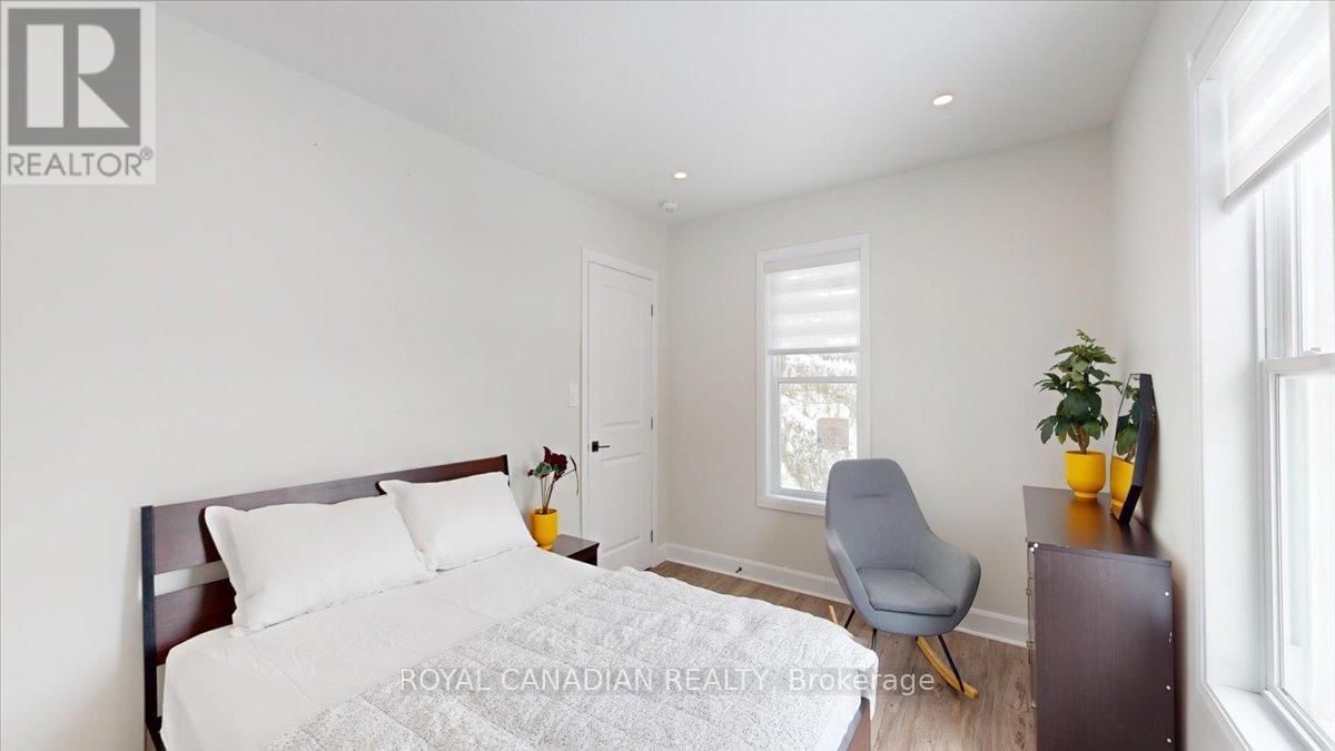 131 ELORA STREET NORTH Image 35