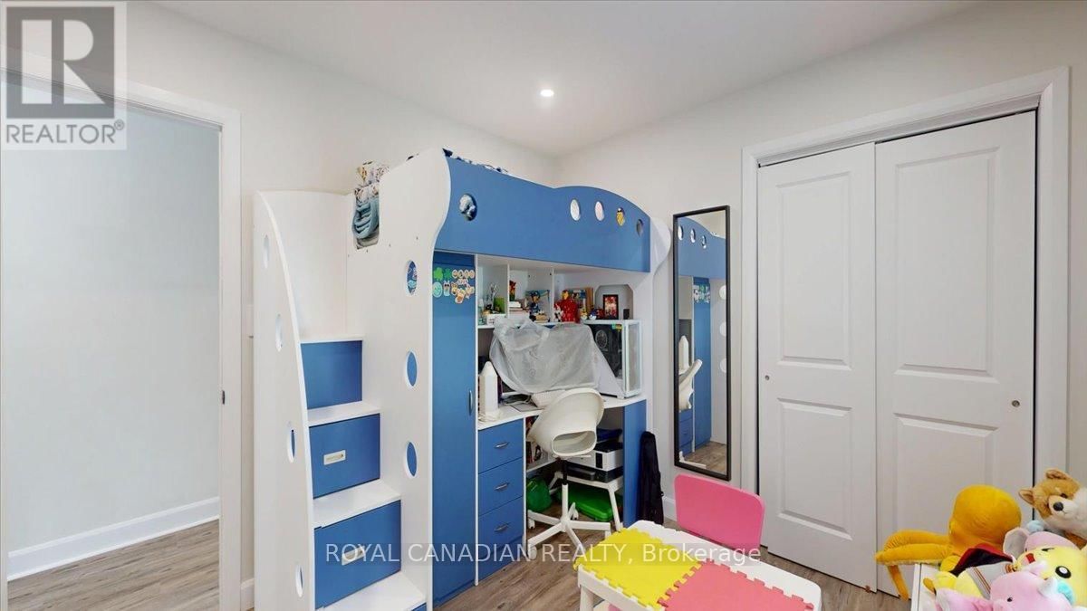 131 ELORA STREET NORTH Image 38