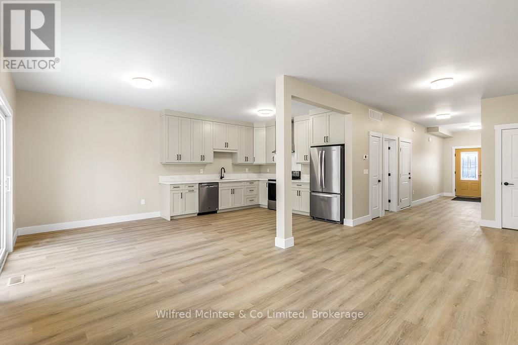 225 SAUGEEN STREET Image 13