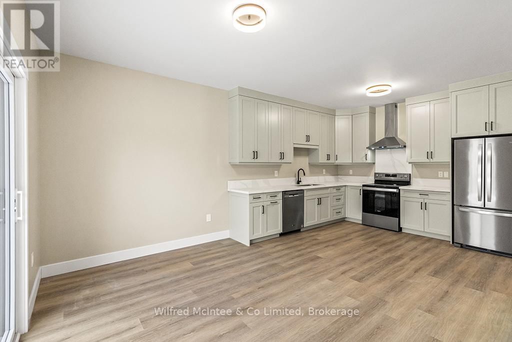 225 SAUGEEN STREET Image 15