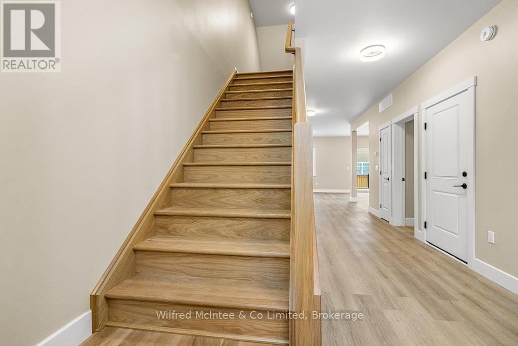 225 SAUGEEN STREET Image 18