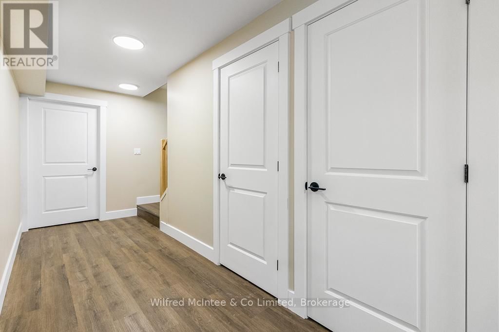 225 SAUGEEN STREET Image 27