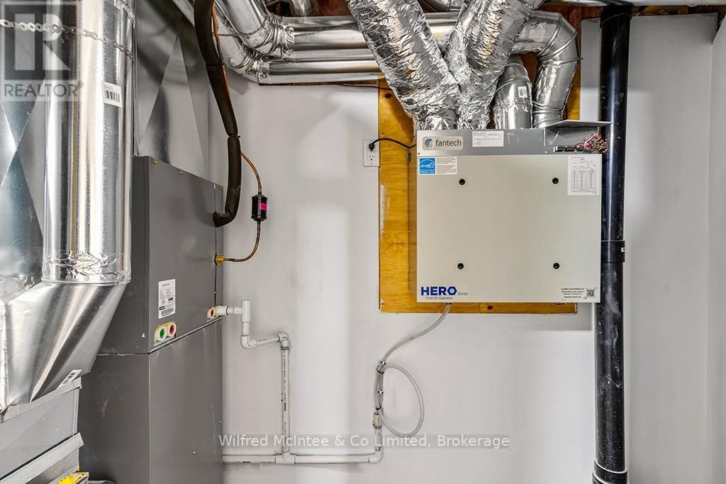 225 SAUGEEN STREET Image 35