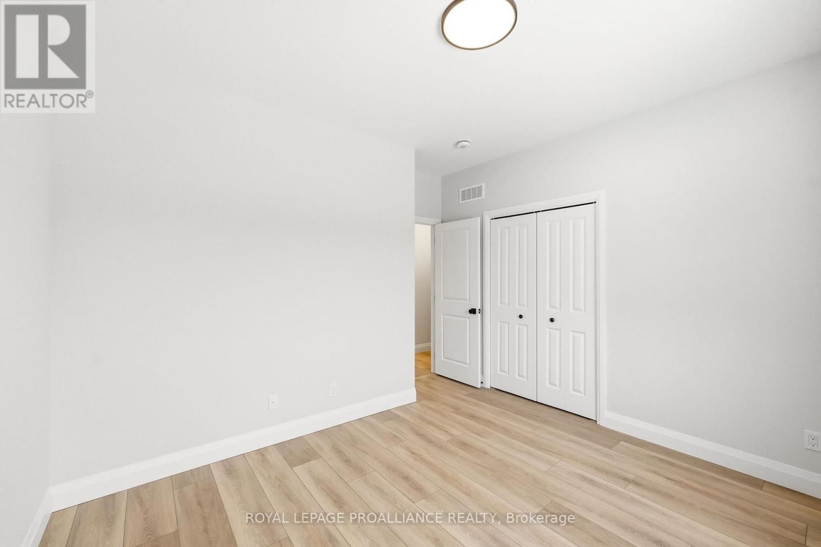 60 RIVERSIDE TRAIL Image 21