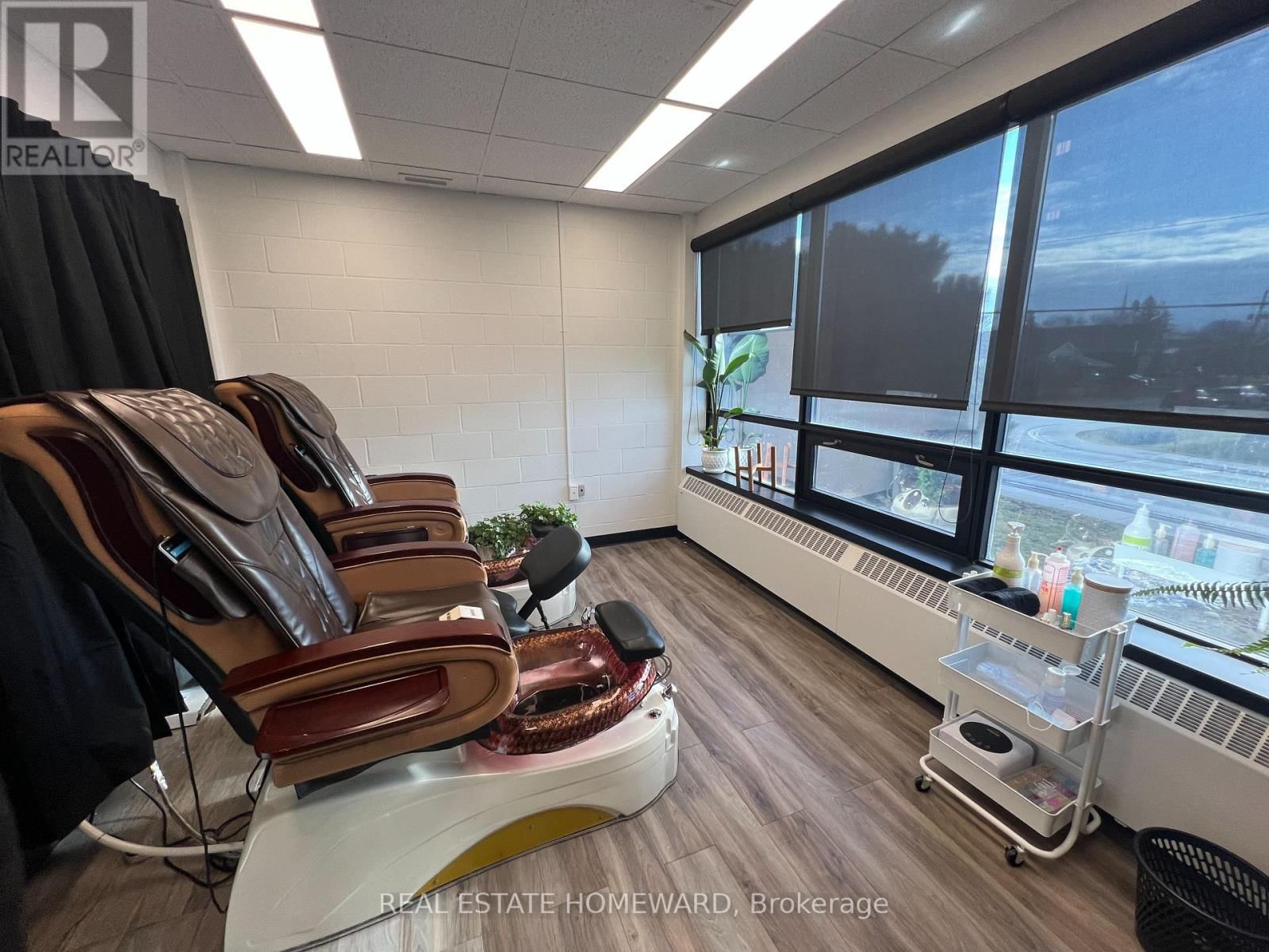 307-307A BRIDGE STREET WEST Image 21