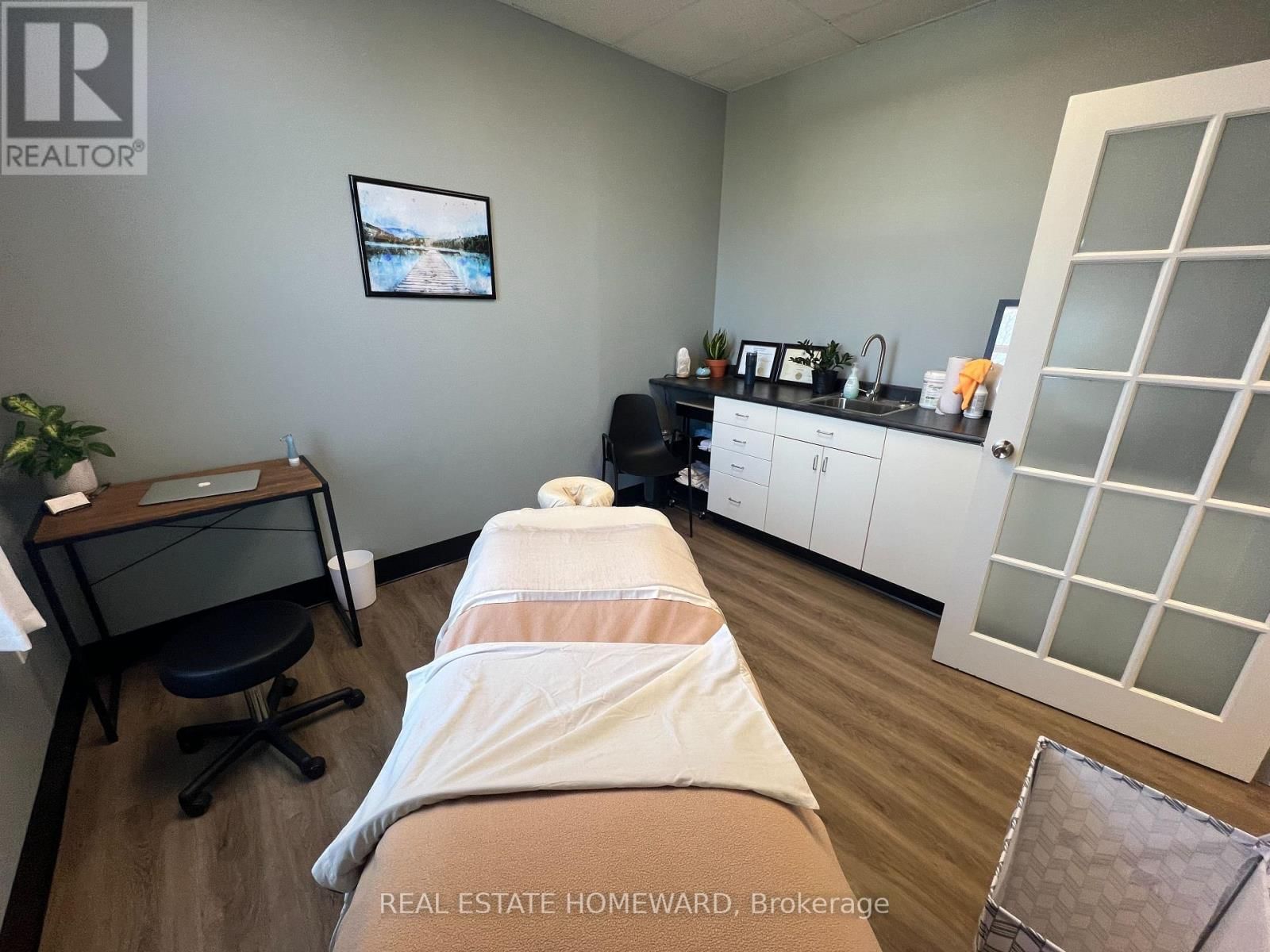 307-307A BRIDGE STREET WEST Image 36