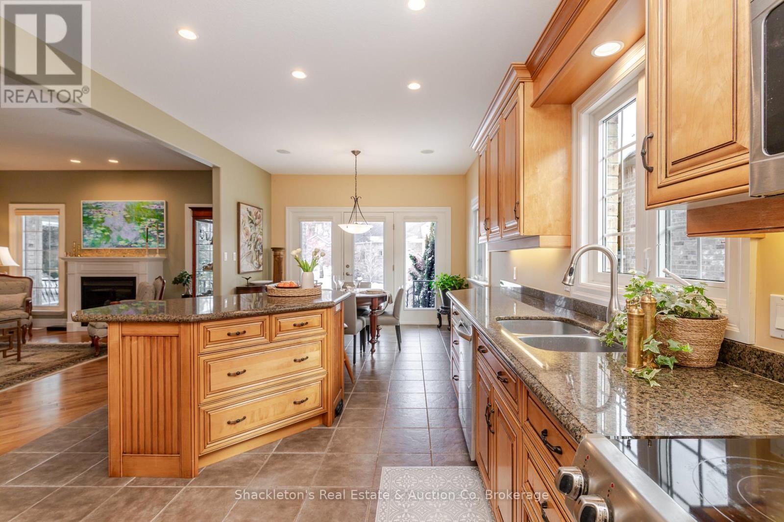 47 NORTH POINTE DRIVE Image 12