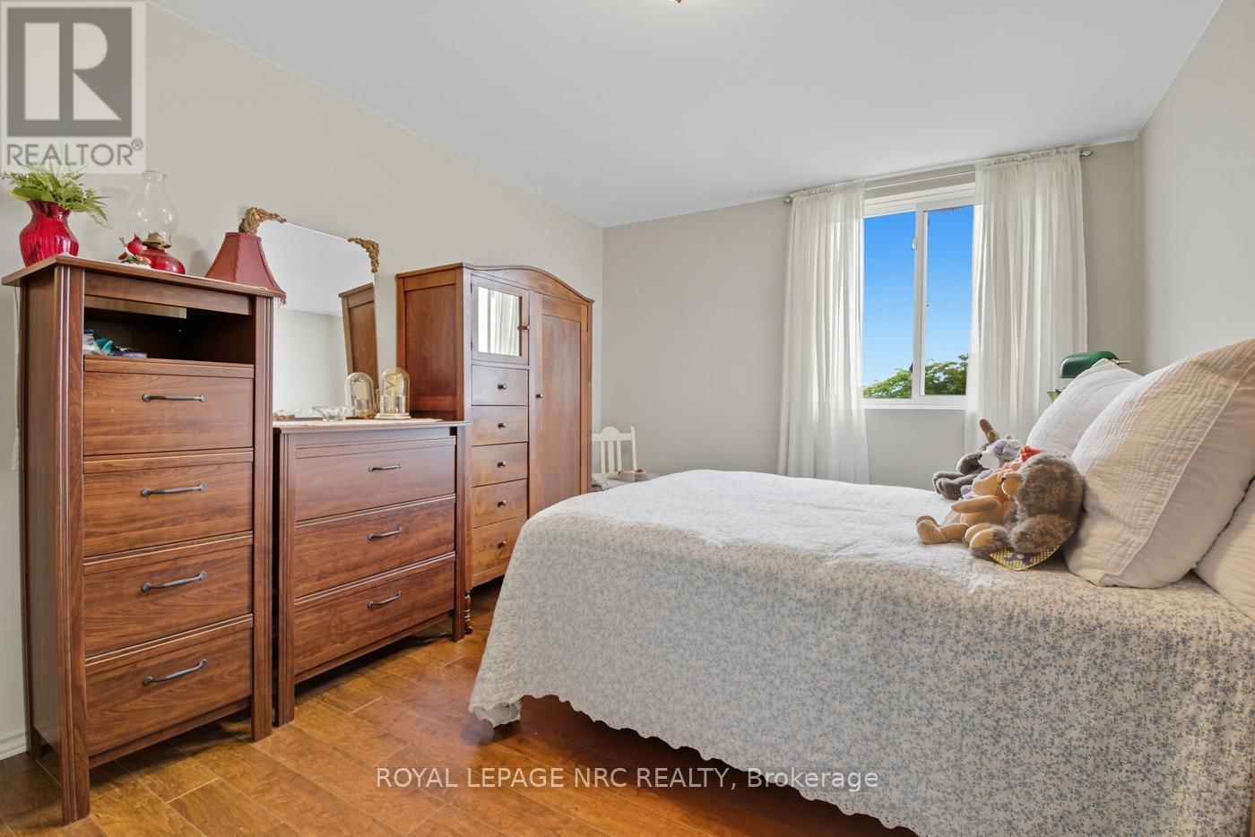 505 - 264 GRANTHAM AVENUE Image 36