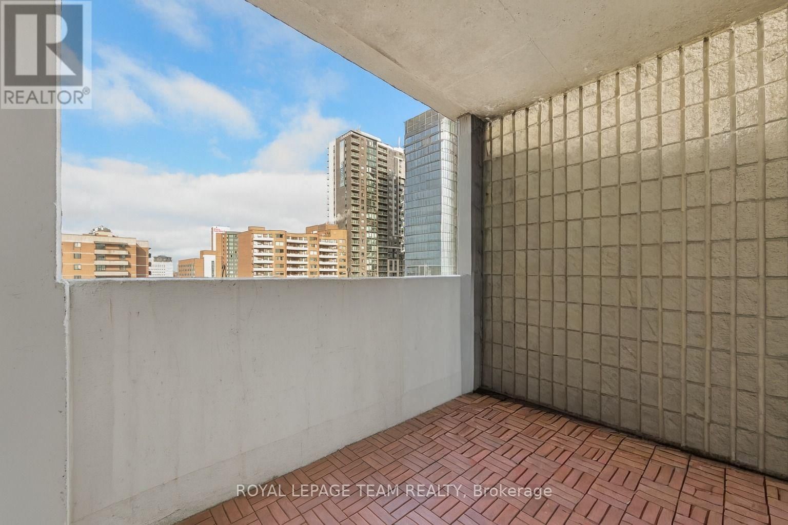 901 - 200 BAY STREET Image 14