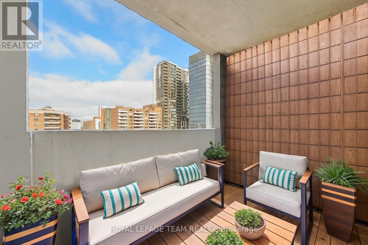 901 - 200 BAY STREET Image 15