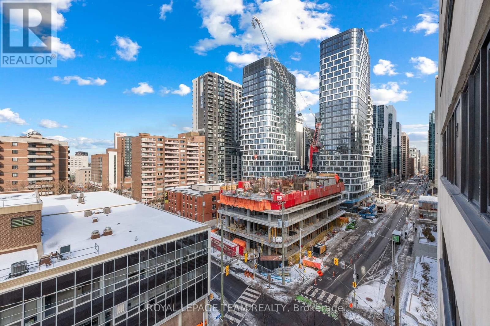 901 - 200 BAY STREET Image 17