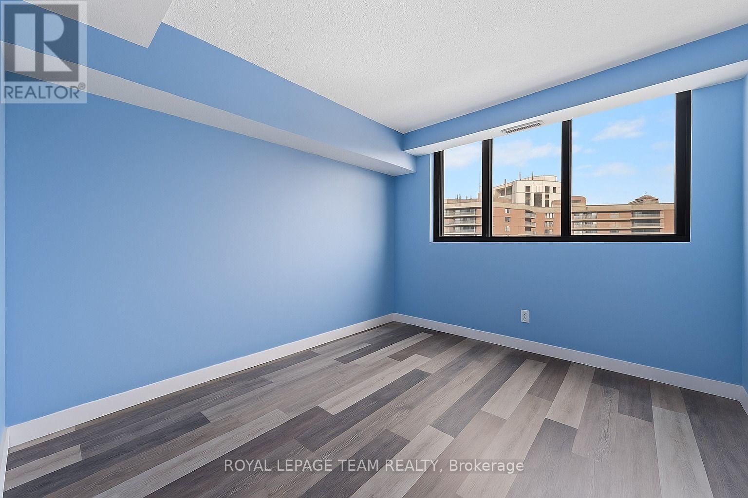 901 - 200 BAY STREET Image 20