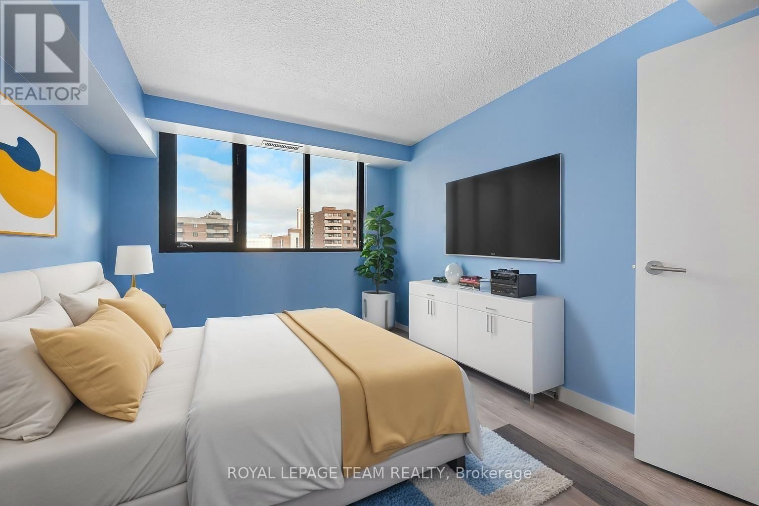 901 - 200 BAY STREET Image 23