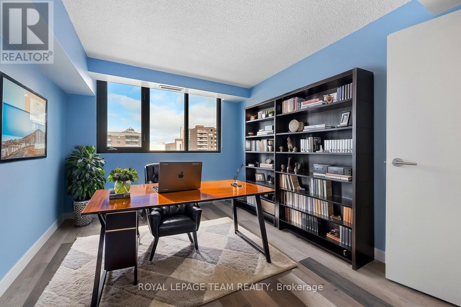 901 - 200 BAY STREET Image 24