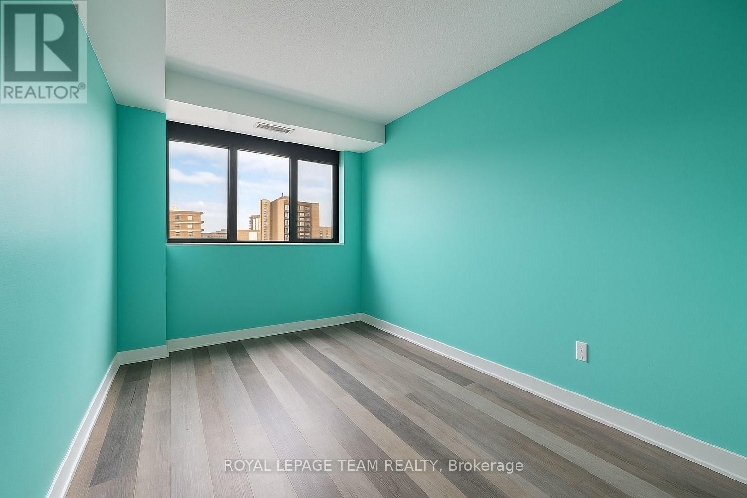 901 - 200 BAY STREET Image 29