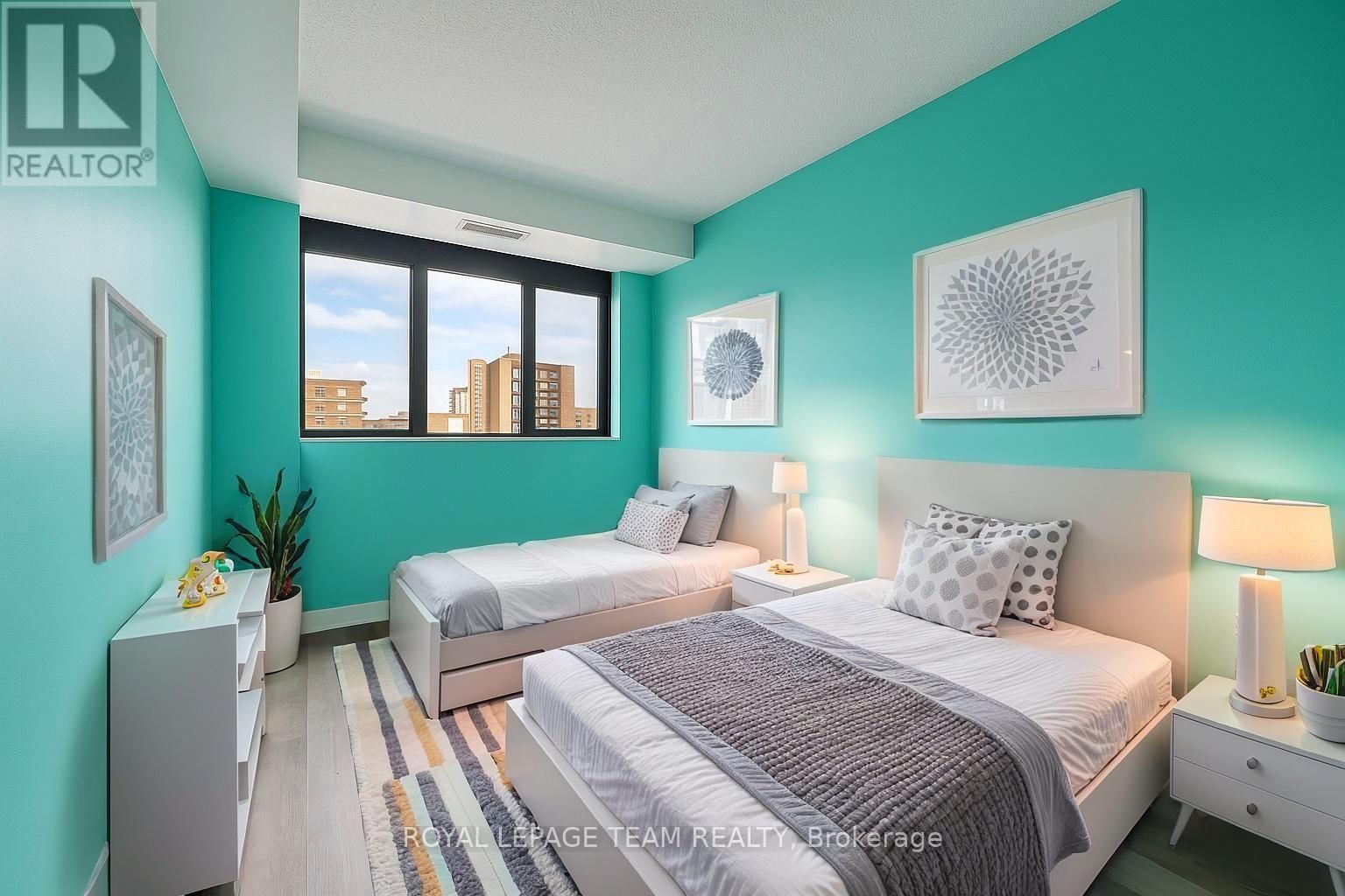 901 - 200 BAY STREET Image 33